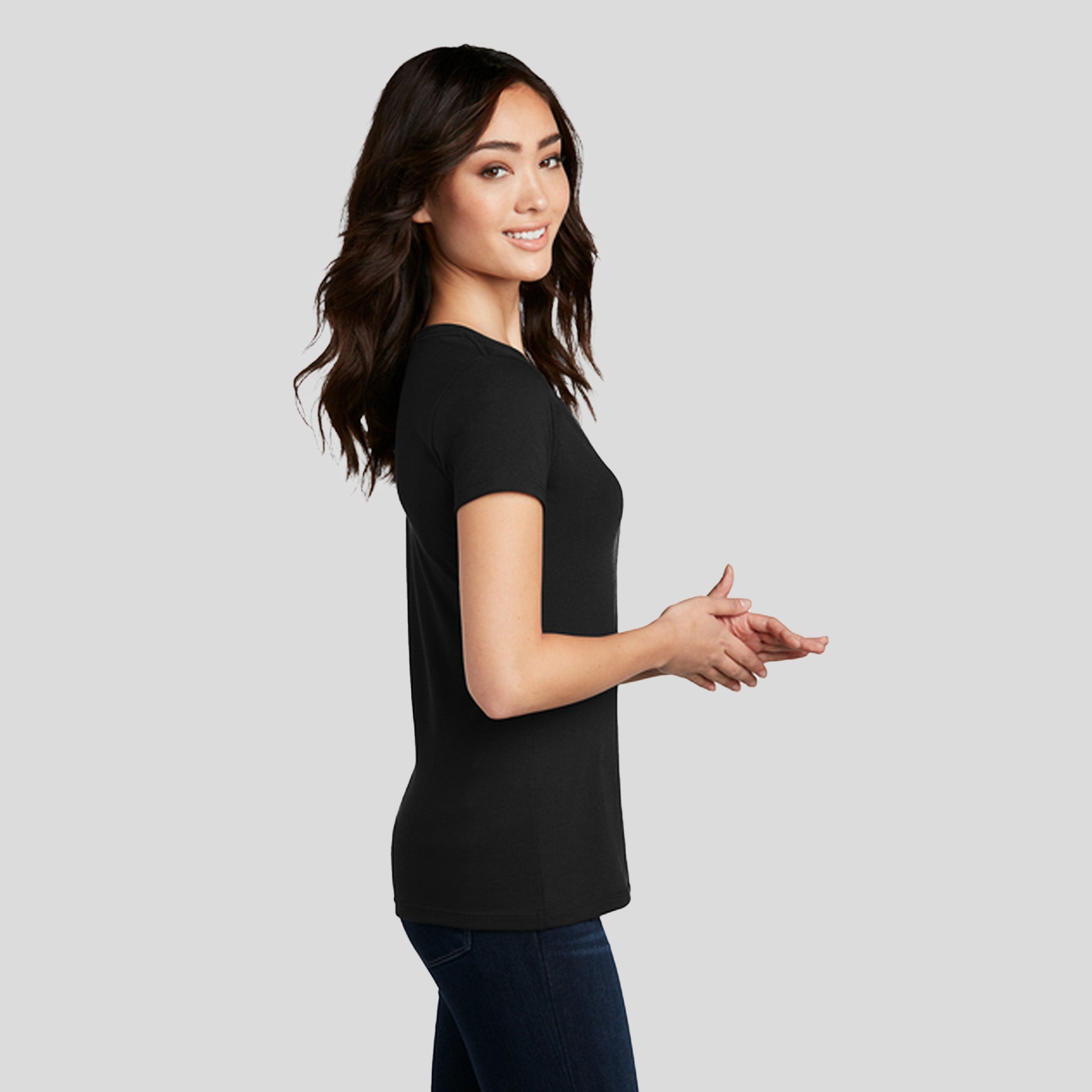 Womenโs Perfect Blendยฎ CVC V-Neck Tee | Black